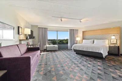 Photo 4 - Holiday Inn Chicago Nw Crystal Lk Conv Ctr by IHG