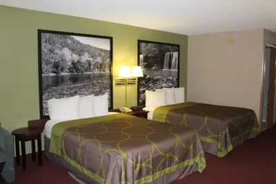 Photo 4 - Super 8 by Wyndham Eureka Springs