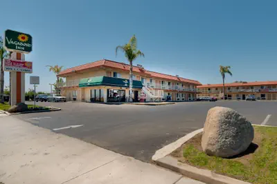 Photo 2 - Vagabond Inn Bakersfield South