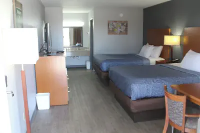 Photo 4 - Econo Lodge Franklin South