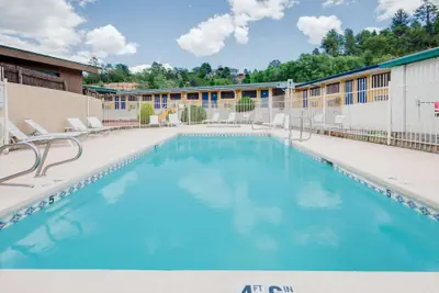 Photo 2 - Travelodge by Wyndham Ruidoso