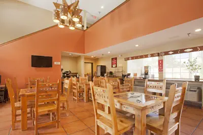 Photo 3 - Econo Lodge Inn & Suites Santa Fe South