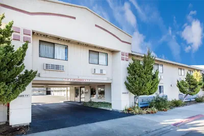 Photo 2 - Super 8 by Wyndham Bishop