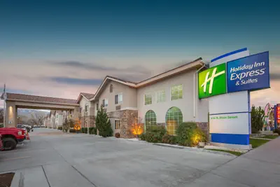 Photo 2 - Holiday Inn Express Hotel & Suites Bishop by IHG