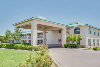 Photo 2 - Days Inn by Wyndham Fort Stockton
