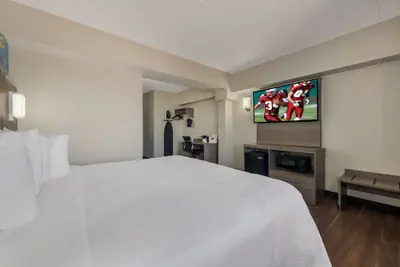 Photo 5 - Red Roof Inn PLUS+ & Suites Virginia Beach – Seaside