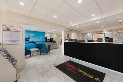Photo 4 - Red Roof Inn PLUS+ & Suites Virginia Beach – Seaside
