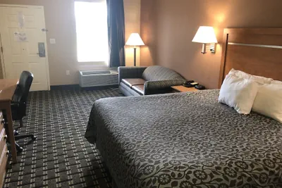 Photo 5 - Days Inn by Wyndham Columbus