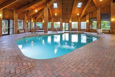 Photo 2 - Baymont by Wyndham LaGrange