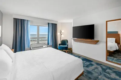 Photo 5 - Hampton Inn Duluth Canal Park