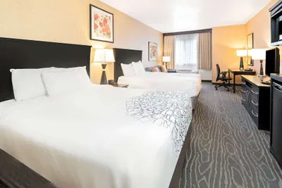 Photo 4 - La Quinta Inn & Suites by Wyndham Logan