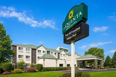 Photo 2 - La Quinta Inn & Suites by Wyndham Logan