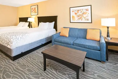 Photo 5 - La Quinta Inn & Suites by Wyndham Logan