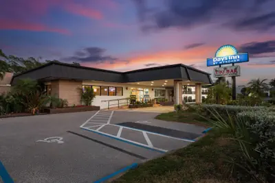 Photo 2 - Days Inn by Wyndham Fort Myers Springs Resort