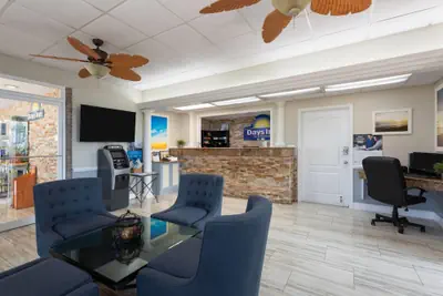 Photo 5 - Days Inn by Wyndham Fort Myers Springs Resort