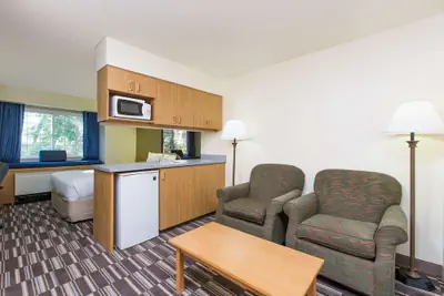 Photo 3 - Baymont Inn & Suites by Wyndham Anchorage Airport
