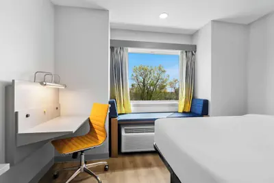 Photo 5 - Microtel Inn & Suites by Wyndham Tulsa/Catoosa Route 66