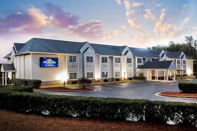 Photo 2 - Microtel Inn & Suites by Wyndham Southern Pines / Pinehurst
