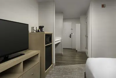 Photo 5 - DoubleTree by Hilton Hotel Salem, Oregon
