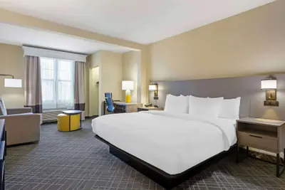 Photo 5 - Comfort Suites Hanes Mall