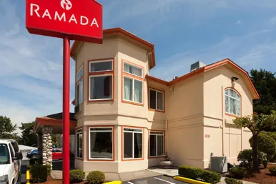 Photo 2 - Ramada by Wyndham SeaTac Airport North