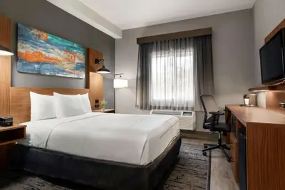 Photo 4 - La Quinta Inn & Suites by Wyndham Salem OR