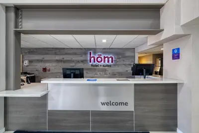 Photo 4 - HOM Hotel Gainesville, SureStay Collection by Best Western