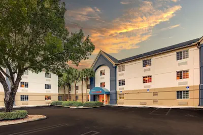 Photo 2 - Sonesta Simply Suites Miami Airport Doral