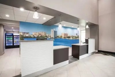 Photo 2 - Comfort Inn & Suites Clearwater South - Pinellas Park
