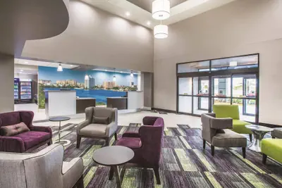 Photo 3 - Comfort Inn & Suites Clearwater South - Pinellas Park
