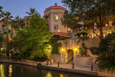 Photo 2 - Hotel Indigo San Antonio Riverwalk by IHG