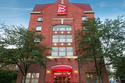Photo 2 - Red Roof Inn PLUS+ Columbus Downtown-Convention Center