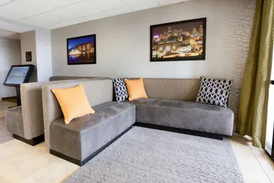 Photo 5 - Drury Inn & Suites Kansas City Airport