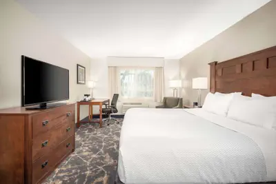 Photo 2 - La Quinta Inn & Suites by Wyndham Grants Pass