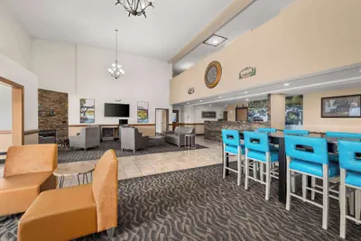 Photo 3 - La Quinta Inn & Suites by Wyndham Grants Pass