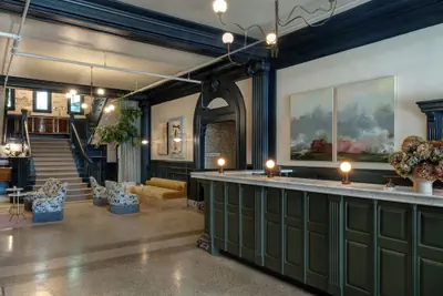Photo 2 - MarQueen Hotel
