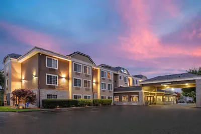 Photo 2 - Best Western Columbia River Waterfront Hotel Astoria