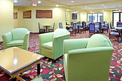 Photo 4 - Holiday Inn Express Richmond Airport by IHG