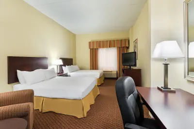 Photo 4 - Holiday Inn Express Richmond Airport by IHG