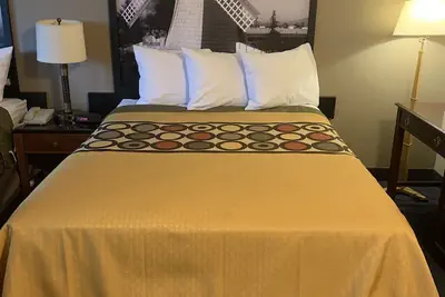 Photo 5 - Sutton Suites Hotel