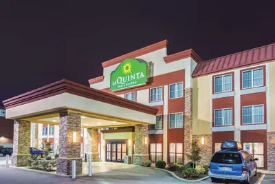 Photo 2 - La Quinta Inn & Suites by Wyndham O'Fallon, IL - St. Louis