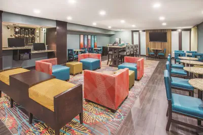 Photo 4 - La Quinta Inn & Suites by Wyndham O'Fallon, IL - St. Louis