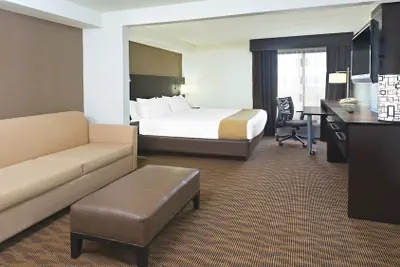 Photo 4 - Holiday Inn Express Hotel & Suites Colby by IHG