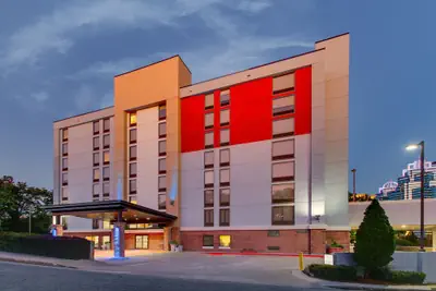 Photo 2 - Holiday Inn Express & Suites Atlanta N-Perimeter Mall Area by IHG