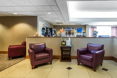 Photo 2 - Comfort Inn & Suites Thomson