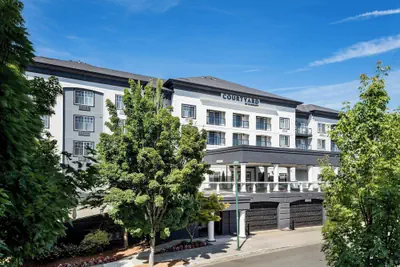 Photo 2 - Courtyard by Marriott Portland North
