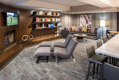 Photo 4 - Courtyard by Marriott Portland North