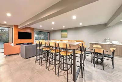 Photo 5 - Hawthorn Extended Stay by Wyndham Bedford / Dallas