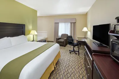 Photo 4 - Holiday Inn Express & Suites Chicago-Libertyville by IHG