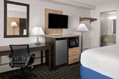 Photo 5 - Days Inn by Wyndham Tonawanda/Buffalo